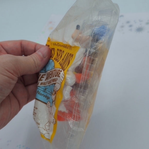 Vintage 1994 McDonald's Goofy In Norway Mickey and Friends Happy Meal Toy - Picture 4 of 4